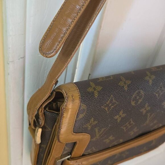 Vintage Louis Vuitton Crossbody Handbag - Picture 6 of 16